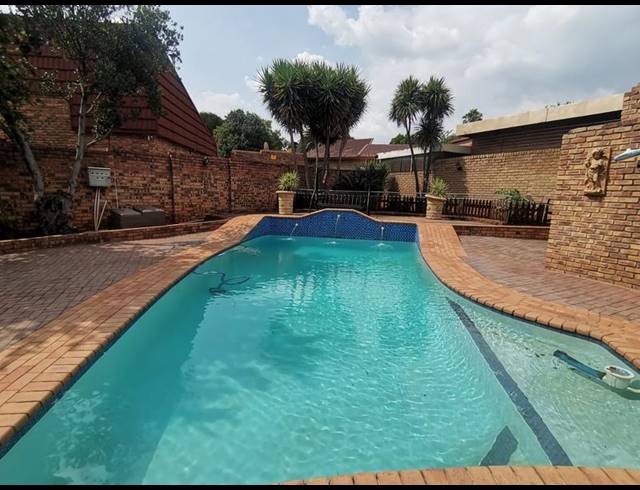 3 BEDROOM HOUSE FOR SALE IN VANDERBIJLPARK SE 3